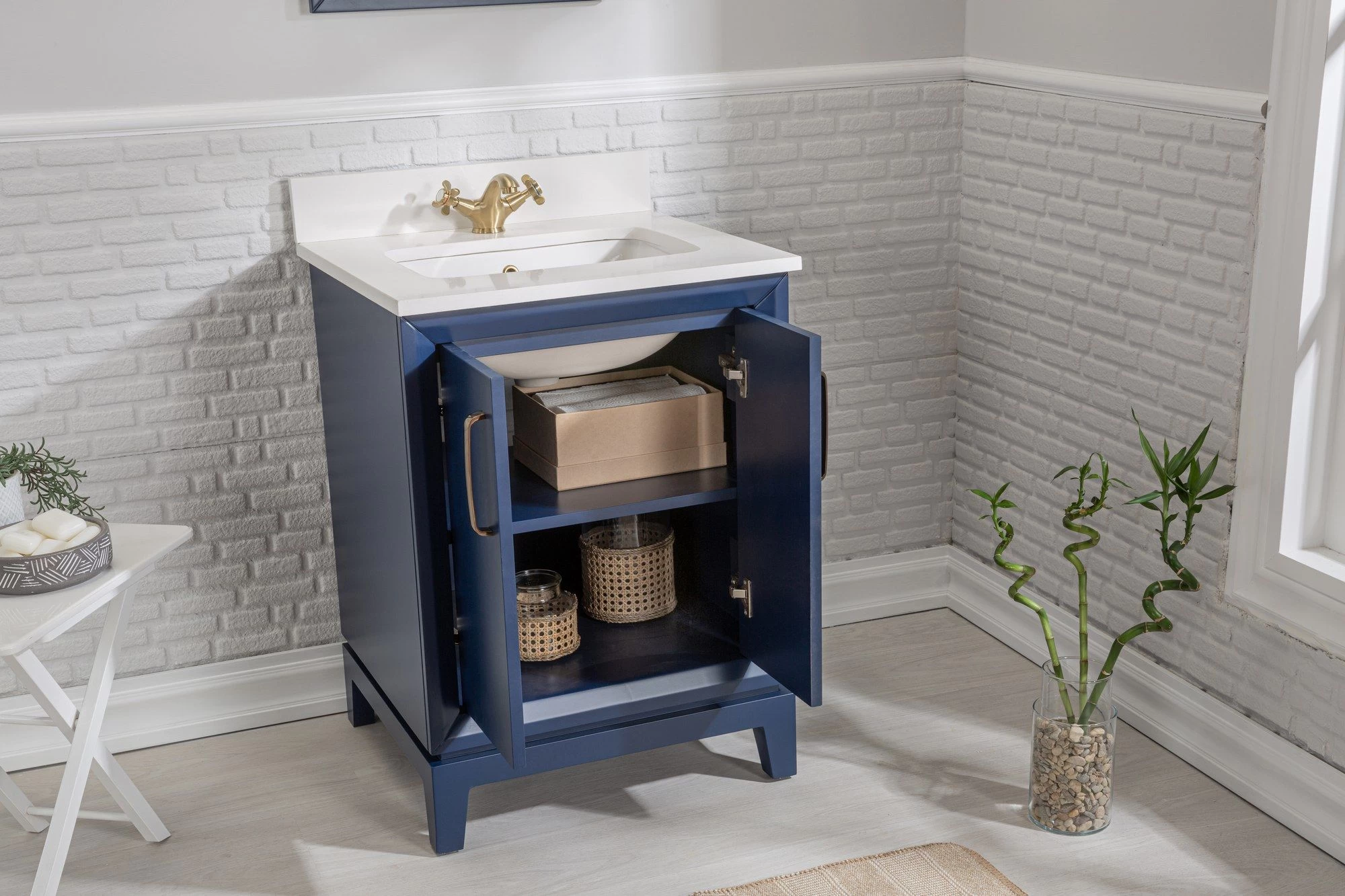 Jussara Ensemble De Salle De Bain 2pc | Bleu Foncé | 100% Bois Massif | Quartz Blanc | Poignées En Bronze 5 Jussara Ensemble De Salle De Bain 2pc | Bleu Foncé | 100% Bois Massif | Quartz Blanc | Poignées En Bronze – Image 5