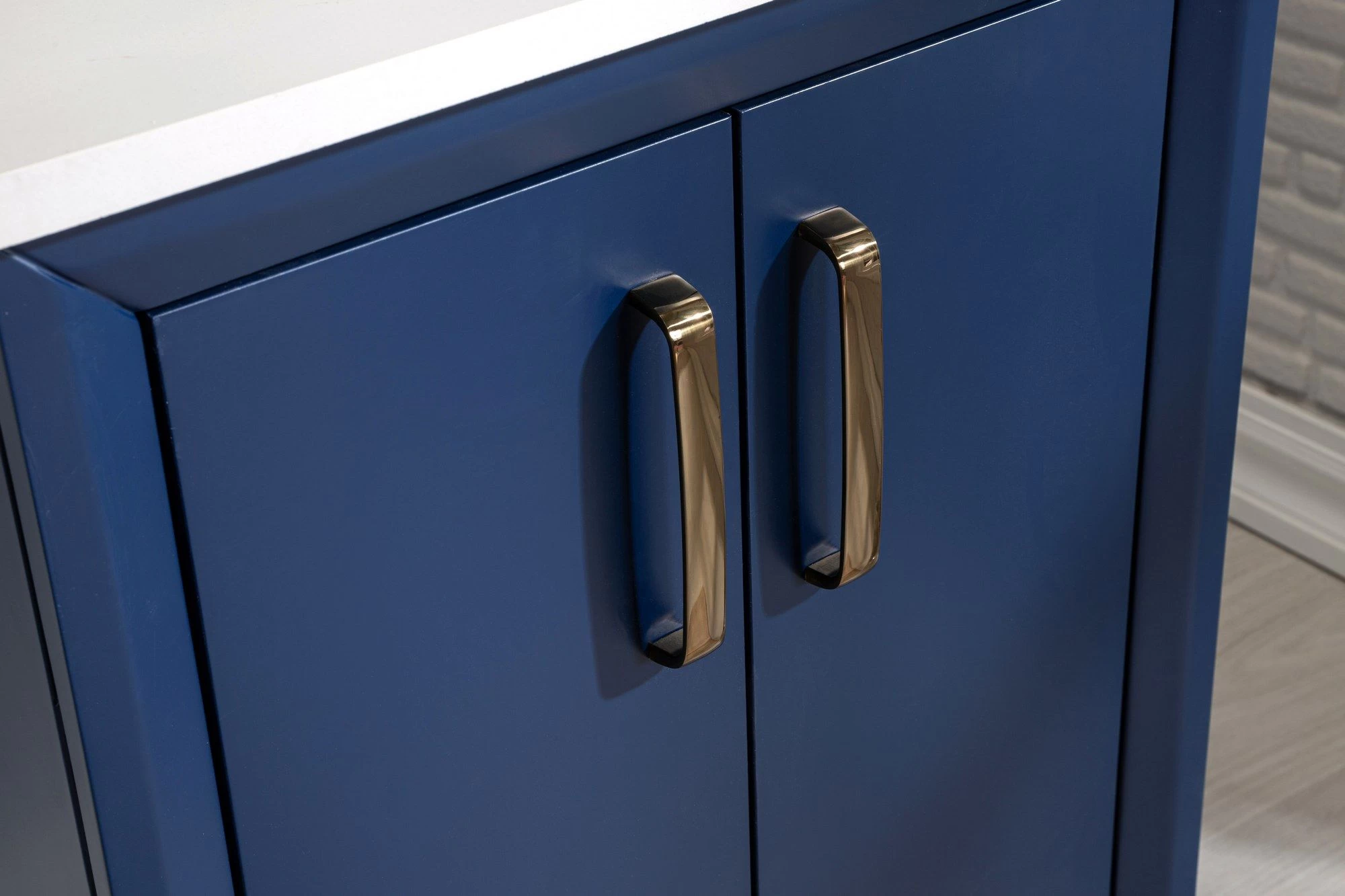 Jussara Ensemble De Salle De Bain 2pc | Bleu Foncé | 100% Bois Massif | Quartz Blanc | Poignées En Bronze 2 Jussara Ensemble De Salle De Bain 2pc | Bleu Foncé | 100% Bois Massif | Quartz Blanc | Poignées En Bronze – Image 2