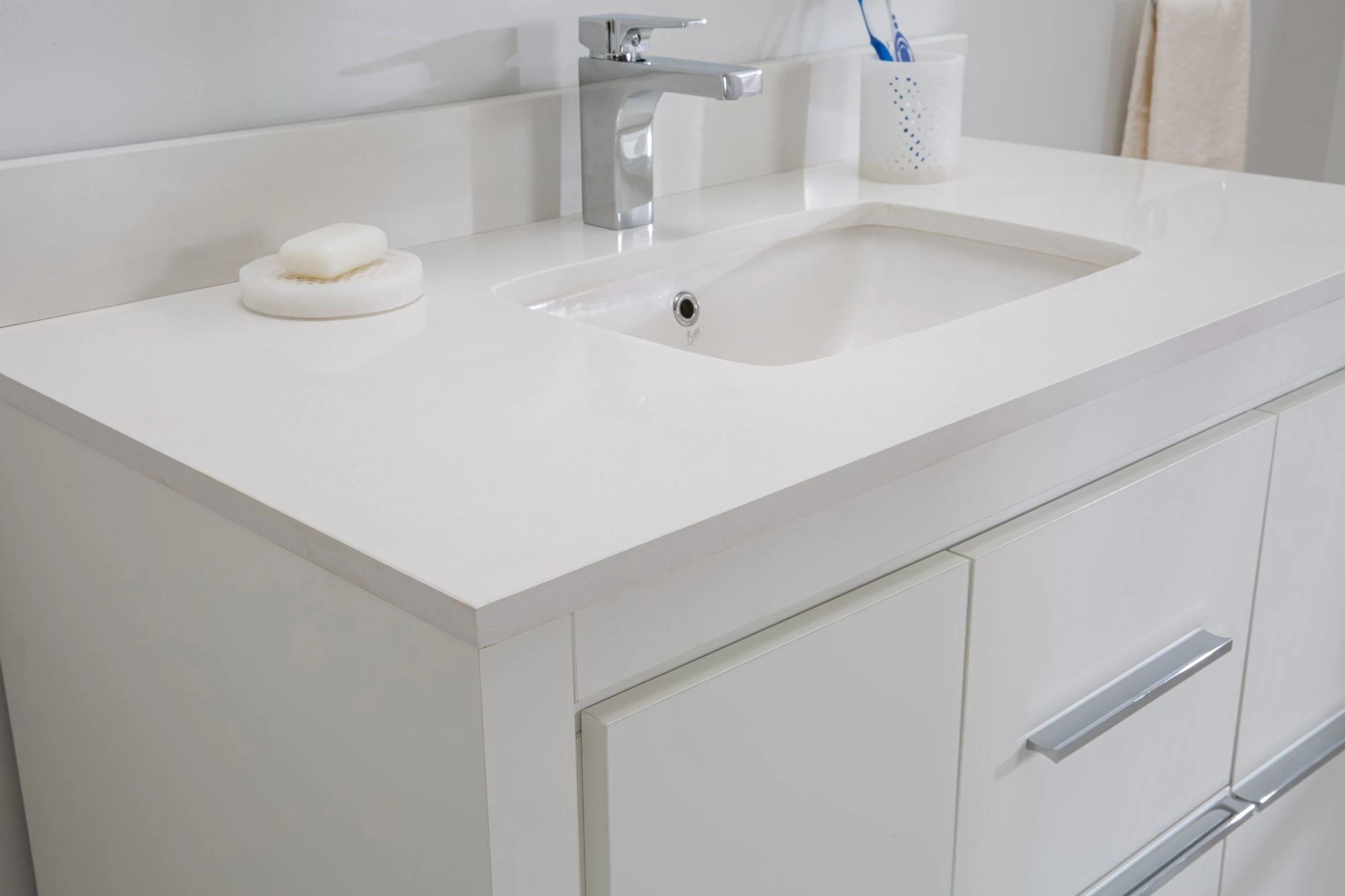 Jussara Ensemble De Meubles De Salle De Bains : 2pc - White MDF And Quartz 3 Jussara Ensemble De Meubles De Salle De Bains : 2pc - White MDF And Quartz – Image 3