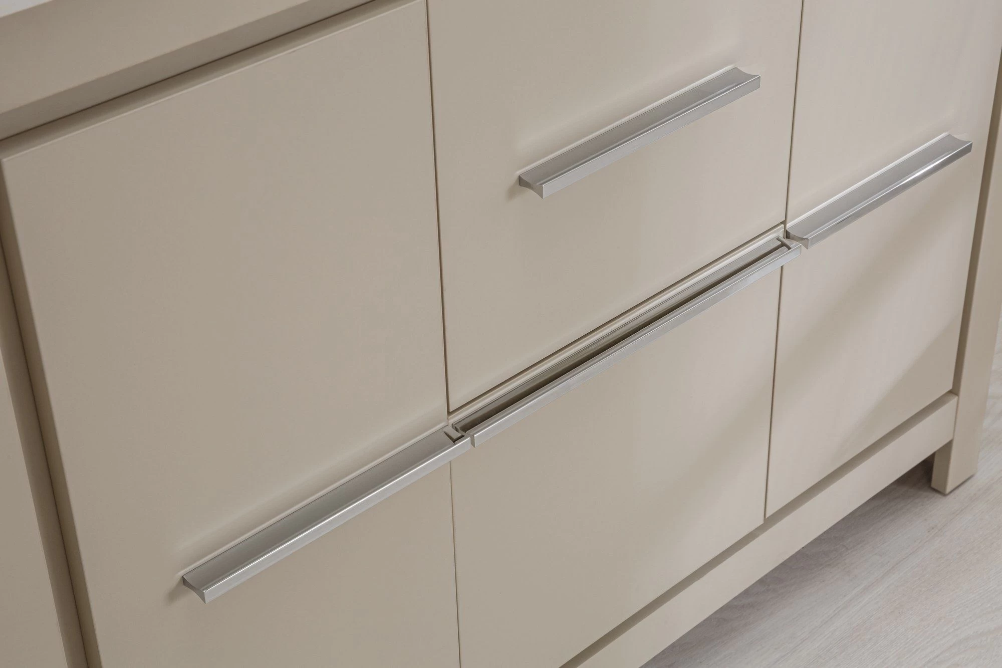 Jussara - Ensemble De Meubles De Salle De Bains | MDF Laqué | Plan En Quartz Et Vasque En Porcelaine | Beige 4 Jussara - Ensemble De Meubles De Salle De Bains | MDF Laqué | Plan En Quartz Et Vasque En Porcelaine | Beige – Image 4