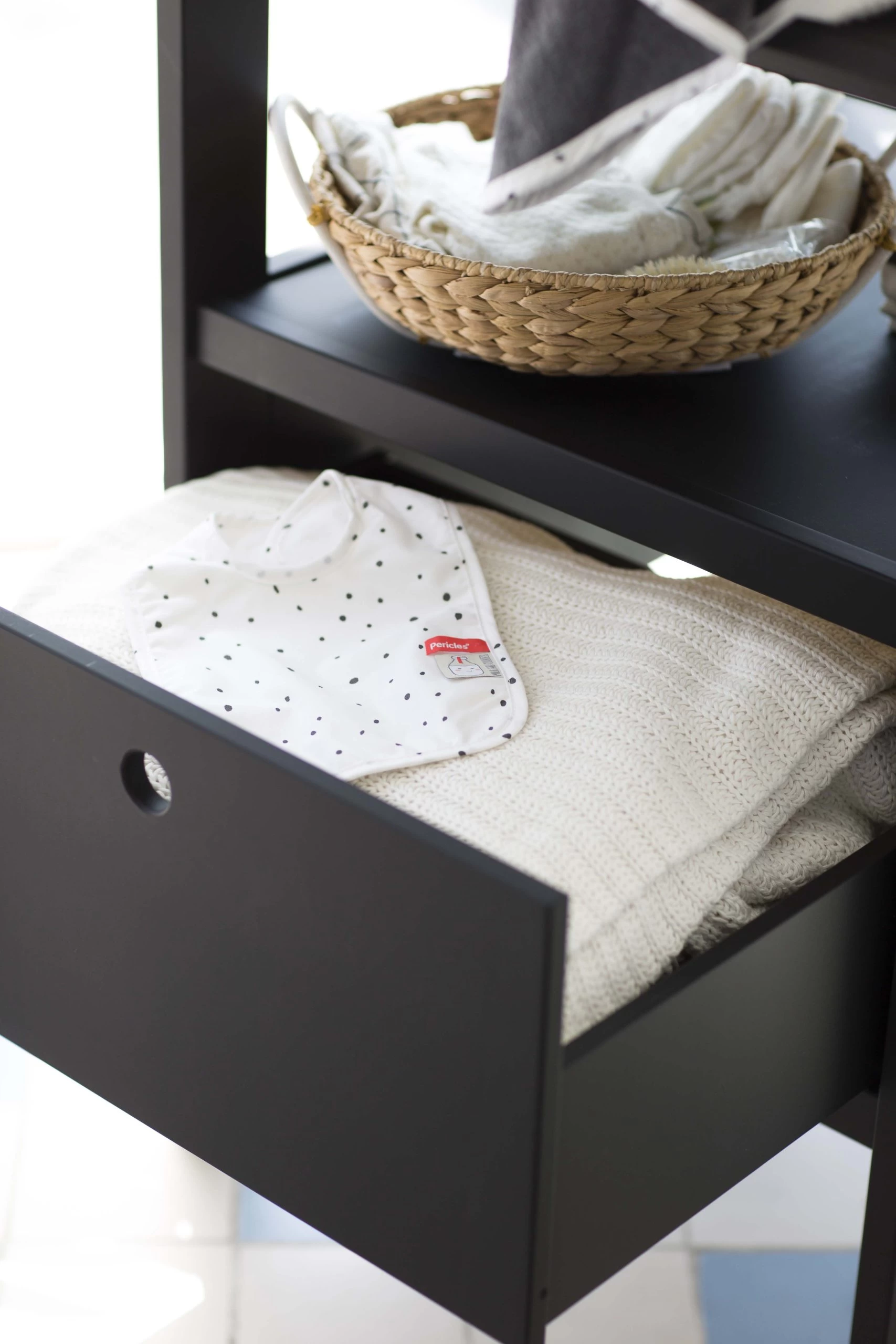 Table à Langer Cindy - Noir 3 Table à Langer Cindy - Noir – Image 3