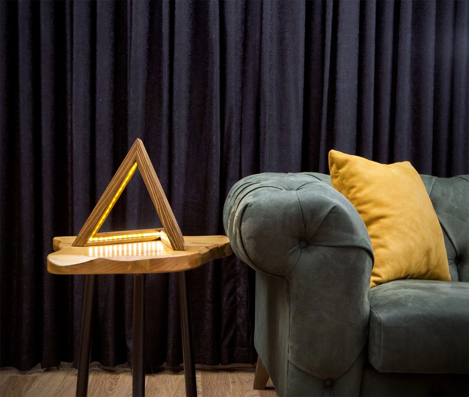 Lampe De Table Lustro - Bois D'épicéa Fait à La Main - éclairée Par LED - Marron 1 Lampe De Table Lustro - Bois D'épicéa Fait à La Main - éclairée Par LED - Marron