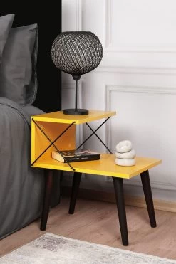 Table De Nuit En Mélaminé 18mm Avec Pieds En Hêtre | Jaune