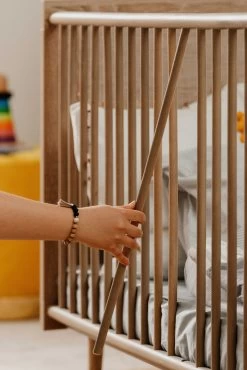 Lit De Bébé Bilal 140x70 - Rafia/chêne -Magasin De Meubles Bali 66B Babybett Detail 2 410a