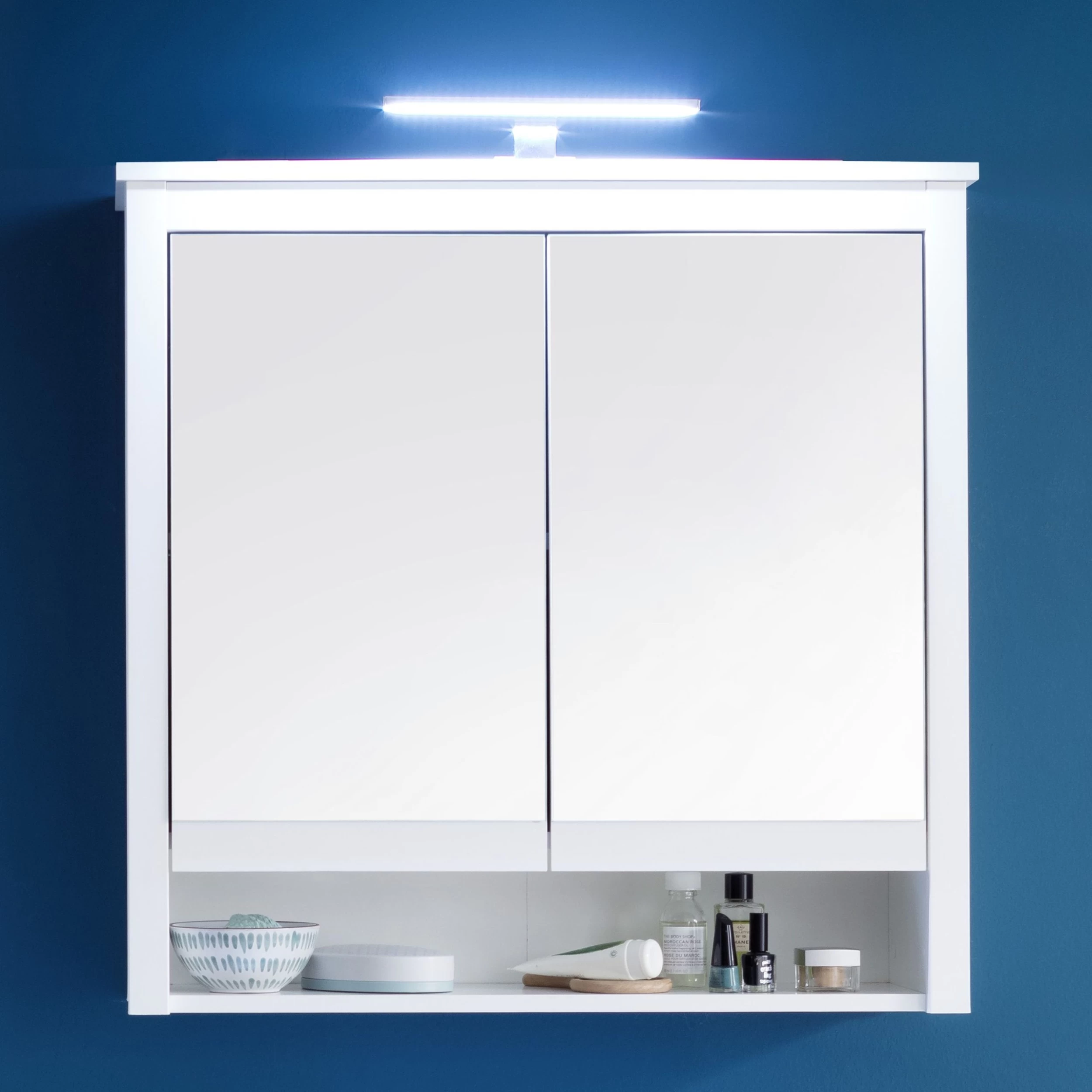 Armoire De Toilette Blanche Avec étagère - Meuble Moderne Et Facile D'entretien Pour Le Rangement Dans La Salle De Bain 1 Armoire De Toilette Blanche Avec étagère - Meuble Moderne Et Facile D'entretien Pour Le Rangement Dans La Salle De Bain